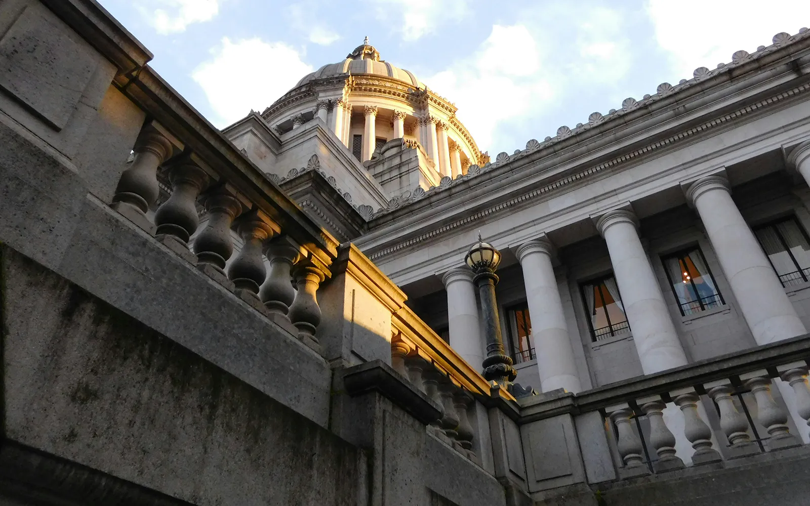 SP_26_Legislative_Main_PeterRobbins_unsplash_1600 A capitol building.